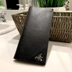 Prada saffiano leather wallet